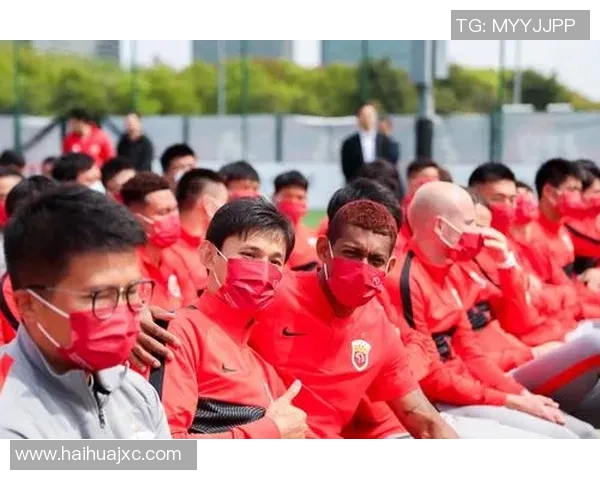 上海足球队状态变革引发热议球迷期待新篇章的崛起与挑战 上海足球队状态变革引发热议球迷期待新篇章的崛起与挑战